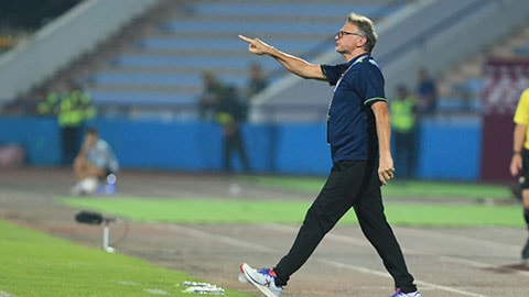 Thầy Troussier mài sắc hàng công thế nào?; Kết quả Hougang United 2-1 Hải Phòng: Sai một li 'đi' luôn ngôi đầu