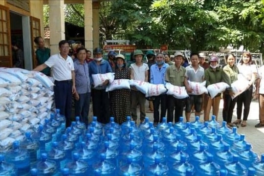 Báo Nghệ An và bạn đọc tiếp tục hỗ trợ người dân vùng lũ Quỳ Châu