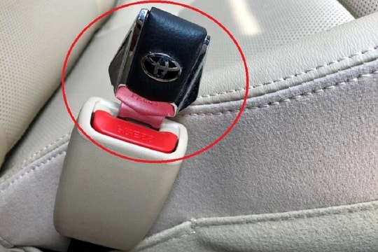 Có nên sử dụng chốt cắm thay thế dây đai an toàn?