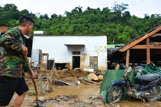 Cử tri Kỳ Sơn kiến nghị sớm triển khai quy hoạch, sắp xếp, bố trí ổn định dân cư bị ảnh hưởng bởi thiên tai