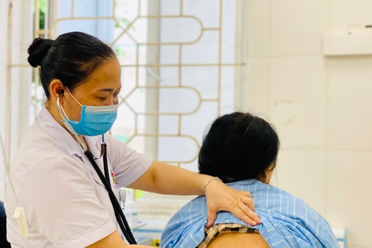  Tự ý dùng thuốc kháng sinh, một người phụ nữ ở Nghệ An bị sốc phản vệ