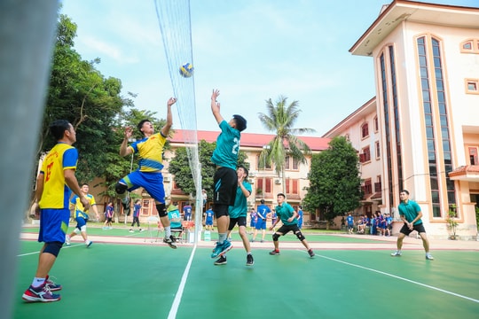 Hơn 100 vận động viên tham gia Giải thể thao kỷ niệm 93 năm ngày truyền thống Văn phòng Cấp uỷ