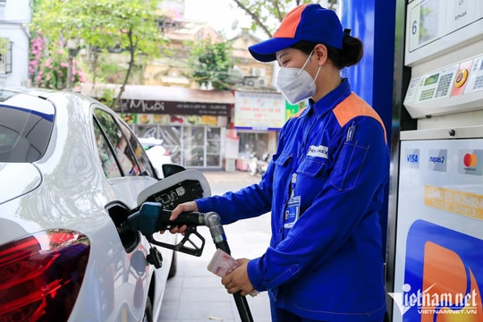 Vàng thế giới có thể xuống dưới mốc 1.800 USD/ounce; Giá dầu hồi phục