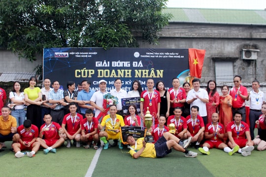 Bế mạc Giải bóng đá Cúp Doanh nhân Nghệ An lần thứ nhất