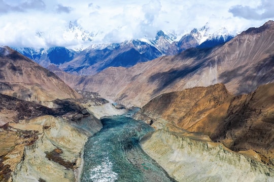 Kỳ thú sông băng trắng, đen ở Pakistan