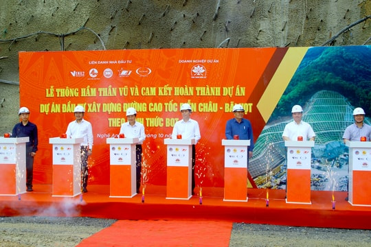 Chính thức thông hầm Thần Vũ trên tuyến cao tốc Bắc - Nam