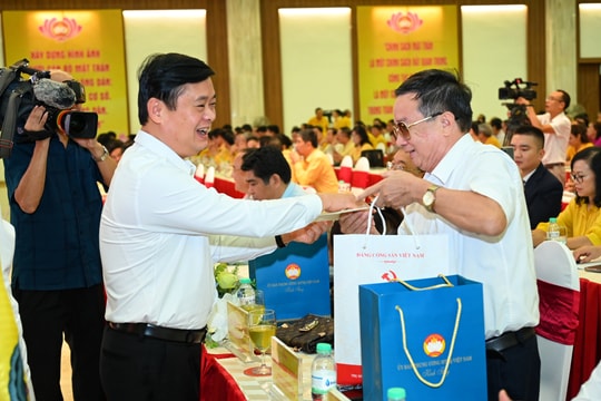 Bí thư Tỉnh ủy Thái Thanh Quý giải đáp một số kiến nghị của cán bộ Mặt trận cơ sở