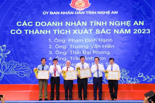 Lãnh đạo tỉnh Nghệ An gặp mặt, tôn vinh các doanh nghiệp, doanh nhân tiêu biểu năm 2023