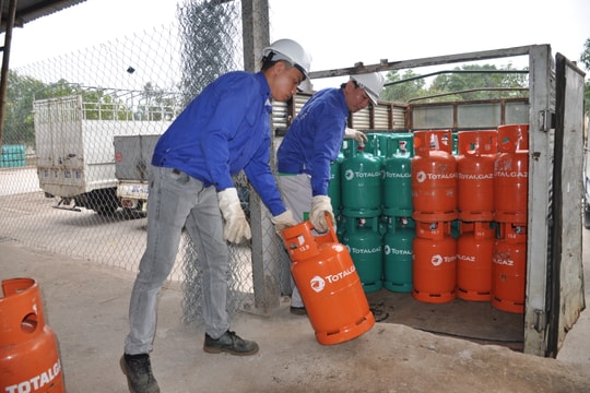 Giá vàng, giá gas tiếp tục tăng mạnh; Giá cà phê trong nước vẫn ở mức thấp