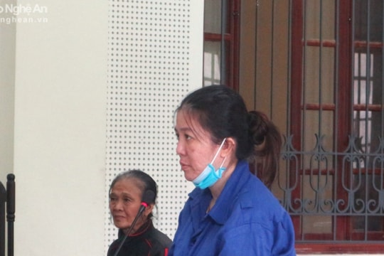 Nữ nhân viên y tế học đường lừa chạy án, chạy việc