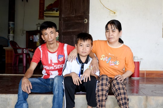  Câu chuyện tình yêu không lời của cặp vợ chồng khuyết tật