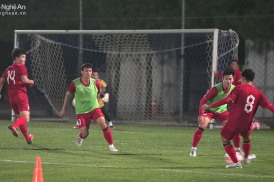 Tuyển Việt Nam tập buổi đầu tiên ở Suwon, sẵn sàng đấu dàn sao Hàn Quốc