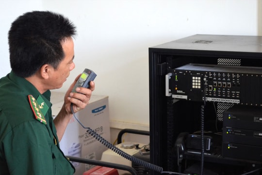 Tàu cá ngư dân Nghệ An mắc cạn ở đảo Lý Sơn