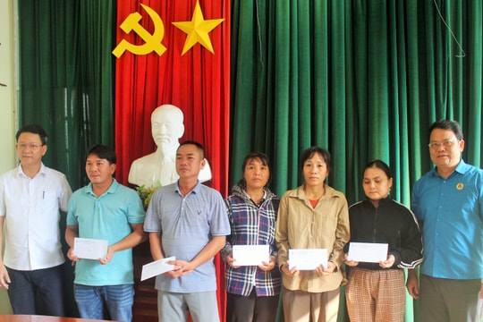 Quỹ Nhân đạo nghề cá Việt Nam hỗ trợ 25 triệu đồng cho 5 ngư dân bị cháy tàu tại Quỳnh Lưu