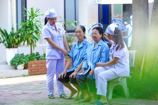 Tấm lòng của các nữ bác sĩ, điều dưỡng ở Bệnh viện Tâm thần Nghệ An