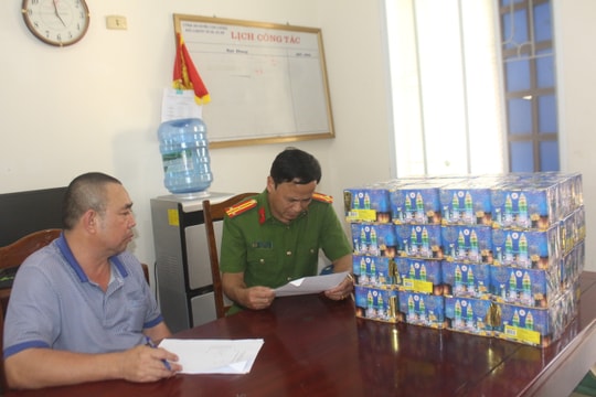 Bắt giữ đối tượng vận chuyển 50 kg pháo hoa nổ trên ô tô đầu kéo