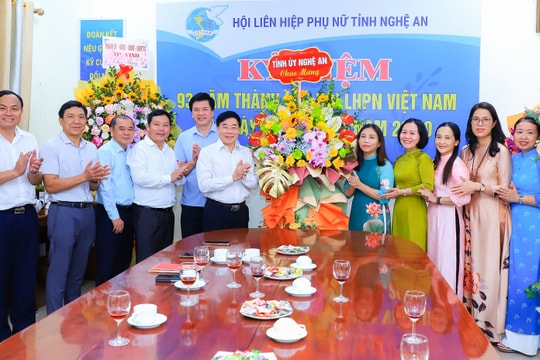 Lãnh đạo tỉnh Nghệ An chúc mừng Hội Liên hiệp phụ nữ tỉnh nhân ngày 20/10