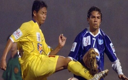 Cựu tiền vệ Sông Lam Nghệ An làm 'phó tướng' Hòa Bình