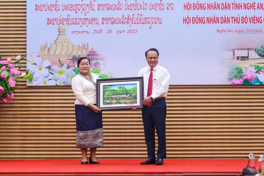 HĐND Thủ đô Viêng Chăn (Lào) và tỉnh Nghệ An tọa đàm trao đổi kinh nghiệm hoạt động 