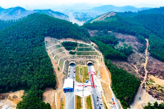 Đại cảnh đường bộ cao tốc qua Nghệ An vừa khánh thành với vốn đầu tư gần 7,3 ngàn tỷ đồng 