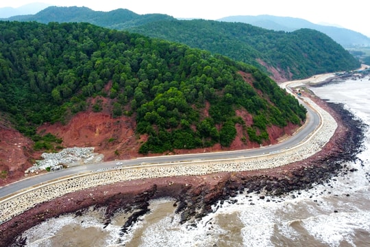 Những hình ảnh tuyệt đẹp về công trình giao thông hơn 4.600 tỷ đồng 'mở toang cánh cửa' hướng ra biển ở Nghệ An