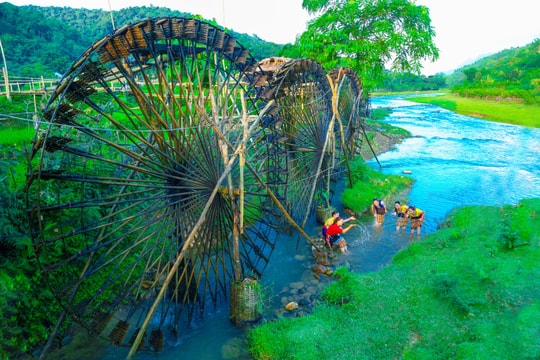 Vẻ đẹp riêng có của những cọn nước ở vùng cao Nghệ An 