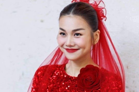 Siêu mẫu Thanh Hằng giấu mặt chú rể Trần Nhật Minh trong lễ rước dâu