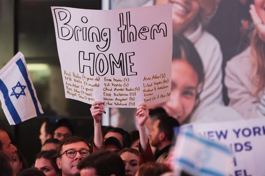 Hamas bất ngờ trả tự do cho các con tin người Mỹ