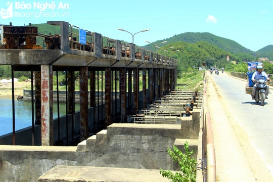 Cống bara Nghi Quang hư hỏng nặng, nhiều diện tích lúa có nguy cơ bị dừng sản xuất