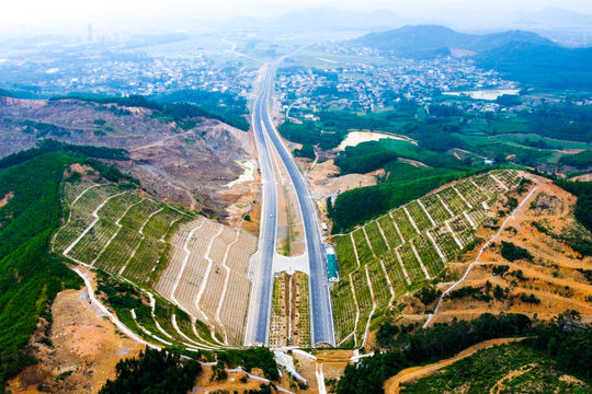 The VND 7.2 trillion expressway passing through Nghe An: A bird's eye view 