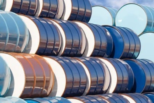 Dầu thô thế giới giảm nhẹ; Vàng tăng giá mạnh