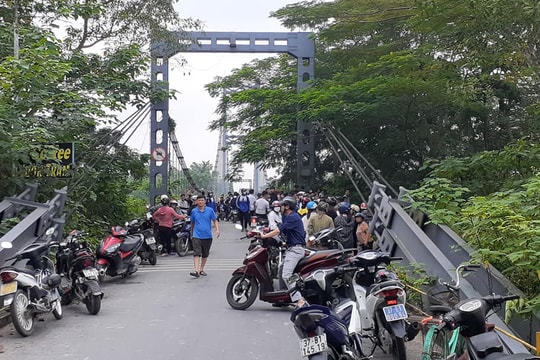 Phát hiện nam thanh niên tử vong trong tư thế treo cổ gần cầu Dùng