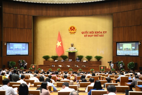 Thông qua danh sách lấy phiếu tín nhiệm 44 người do Quốc hội bầu hoặc phê chuẩn