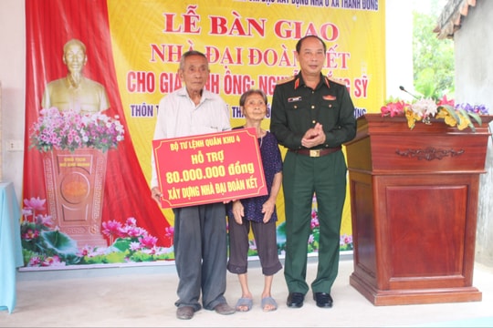 Bộ Tư lệnh Quân khu 4 trao nhà đại đoàn kết tại huyện Thanh Chương