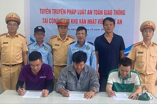 Tuyên truyền, ký cam kết thực hiện các quy định về an toàn giao thông với doanh nghiệp kinh doanh vận tải