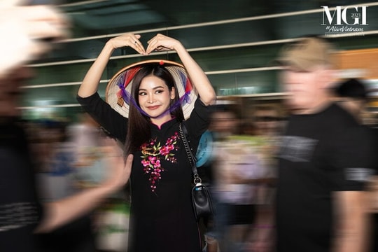 Hoa hậu Engfa diện áo dài, đội nón lá xuất hiện giữa vòng vây của fan Việt