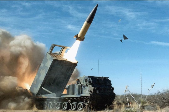 Cựu chuyên gia phân tích CIA: Ukraine chỉ còn 3 tên lửa ATACMS của Mỹ 