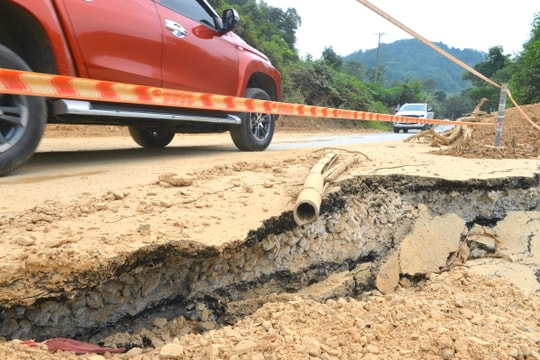 Quốc lộ 48 đoạn qua xã Châu Thắng (Quỳ Châu) vẫn chưa được khắc phục sau đợt lũ lớn tháng trước