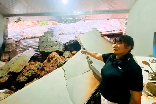 Chưa thể xử lý hàng tấn đất đá ập vào nhà dân tại huyện Nghi Lộc