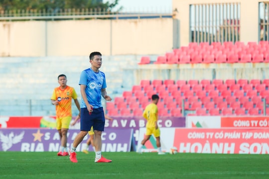 Trước trận derby xứ Nghệ, huấn luyện viên trưởng SLNA mong cổ động viên sẽ đến sân 'tiếp lửa' cho cả hai đội