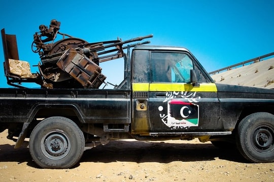 Các nhà lập pháp EU 'sáng tạo' trang bị vũ khí cho Ukraine