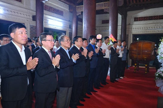 Các đồng chí lãnh đạo, nguyên lãnh đạo Đảng, Nhà nước, tỉnh Nghệ An dâng hoa, dâng hương tại Khu Di tích lịch sử Quốc gia Truông Bồn