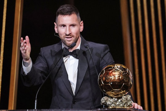 Câu lạc bộ Hà Nội FC thay tướng sau trận thua Hải Phòng FC; Lionel Messi lần thứ 8 đoạt Quả bóng vàng