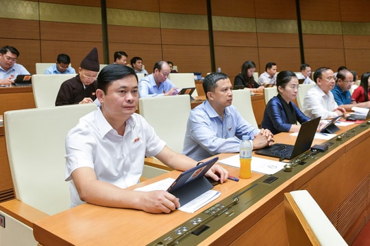 Quốc hội thảo luận về dự thảo Luật Kinh doanh bất động sản và tình hình kinh tế - xã hội