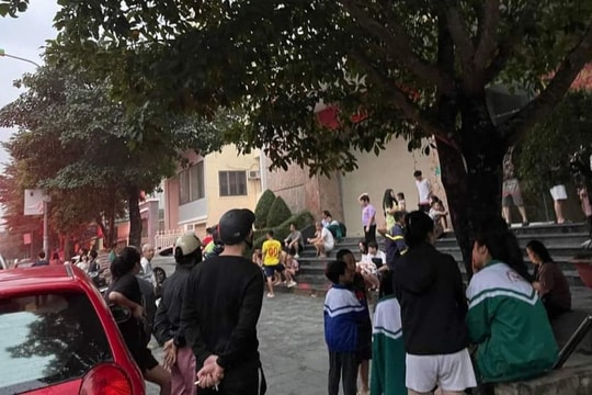 Người dân chung cư Green View 2 tháo chạy khi có tin báo cháy vào sáng sớm