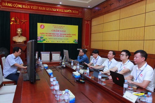 Chấm giải Cuộc thi Ảnh báo chí 'Khoảnh khắc vàng' Báo Nghệ An năm 2023