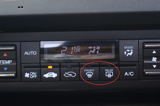 5 cách xử lý khi kính ô tô bị mờ sương 