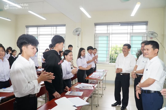 Nghệ An xem xét ban hành chính sách hỗ trợ đào tạo lưu học sinh Lào diện thỏa thuận hợp tác giáo dục, đào tạo