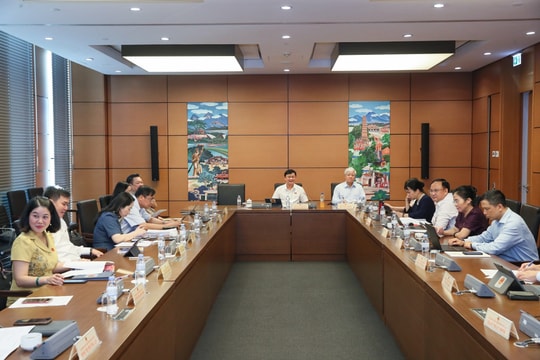 Đoàn đại biểu Quốc hội Nghệ An thảo luận sửa đổi Luật Bảo hiểm xã hội