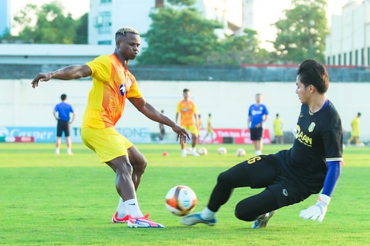 Những hình ảnh đầu tiên của tân binh Success trong màu áo Sông Lam Nghệ An